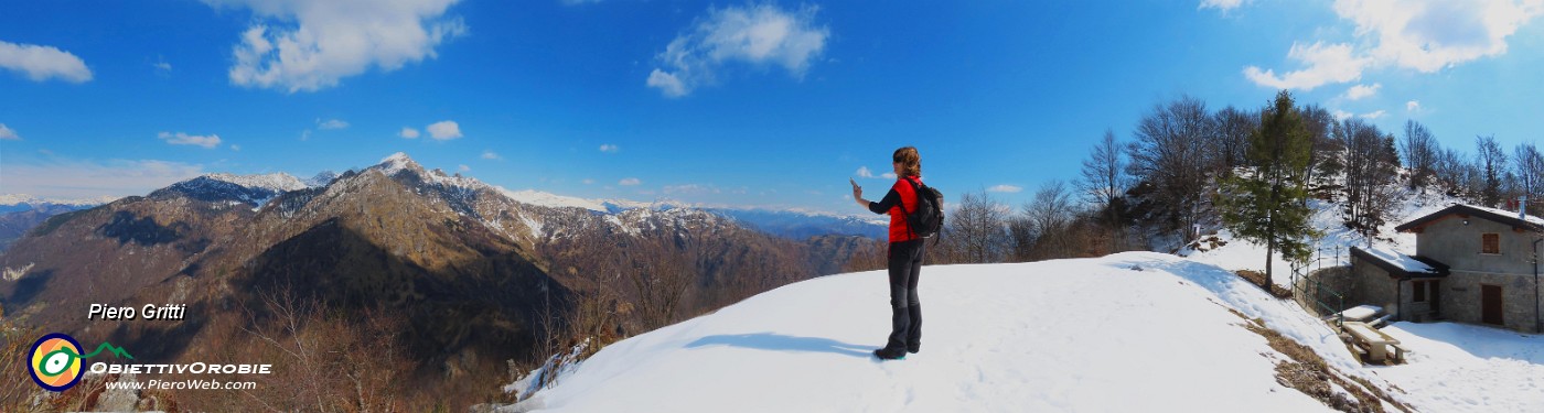 43 Rifugio G.A.M. del Suchello (1508 m) con vista in Alben (2019 m).jpg